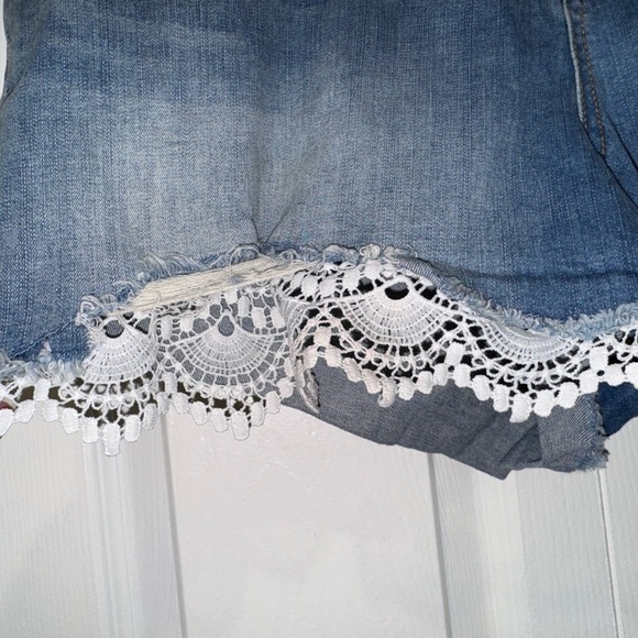 Torrid plus size distressed Jean Shorts with White Lace Trim. Size 22. GUC - Picture 2 of 11
